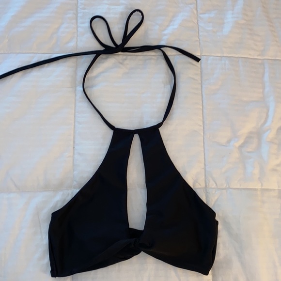 PrettyLittleThing Black Bikini Top - Picture 1 of 7